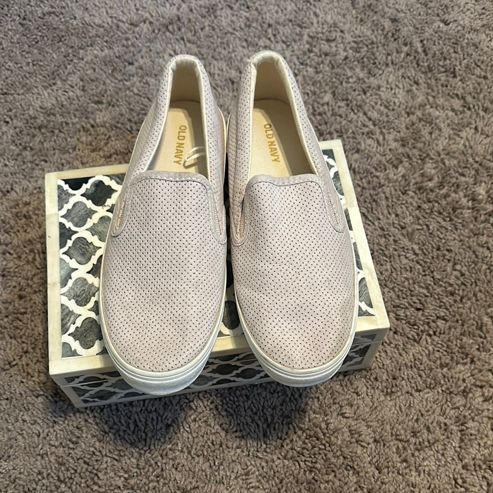 Old Navy Perforated Slip-On Shoes Womans Size 7